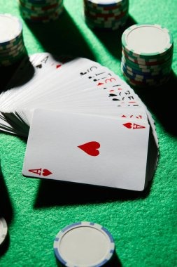 Ceme game interface on mobile phone showing cards and betting controls